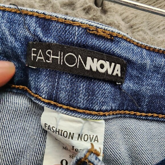 Fashion Nova Jeans Womens 9 Medium Wash Stretch Mid Rise Skinny *GUC* - Picture 3 of 12